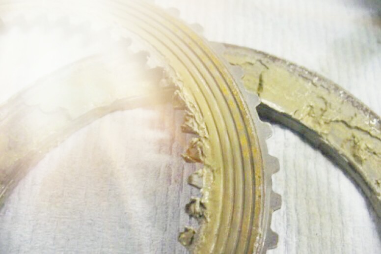 Lead on slipper clutch